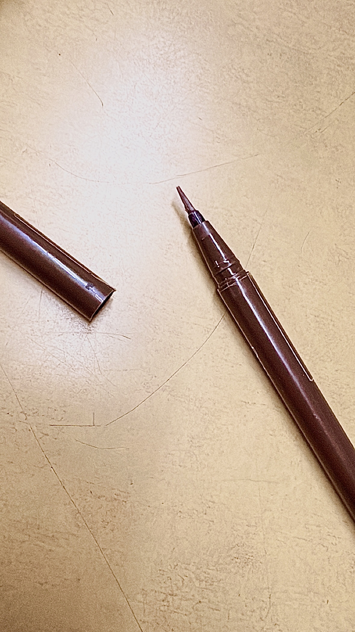 インクが出ないアイライナーは捨てちゃダメ？アイライナーの再利用方法！