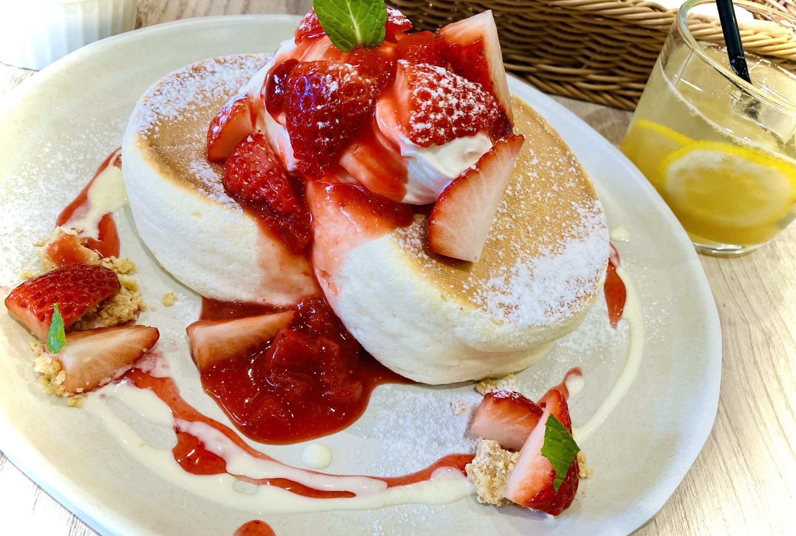 魅力的な見栄え！草津市にあるふわっふわなパンケーキ！