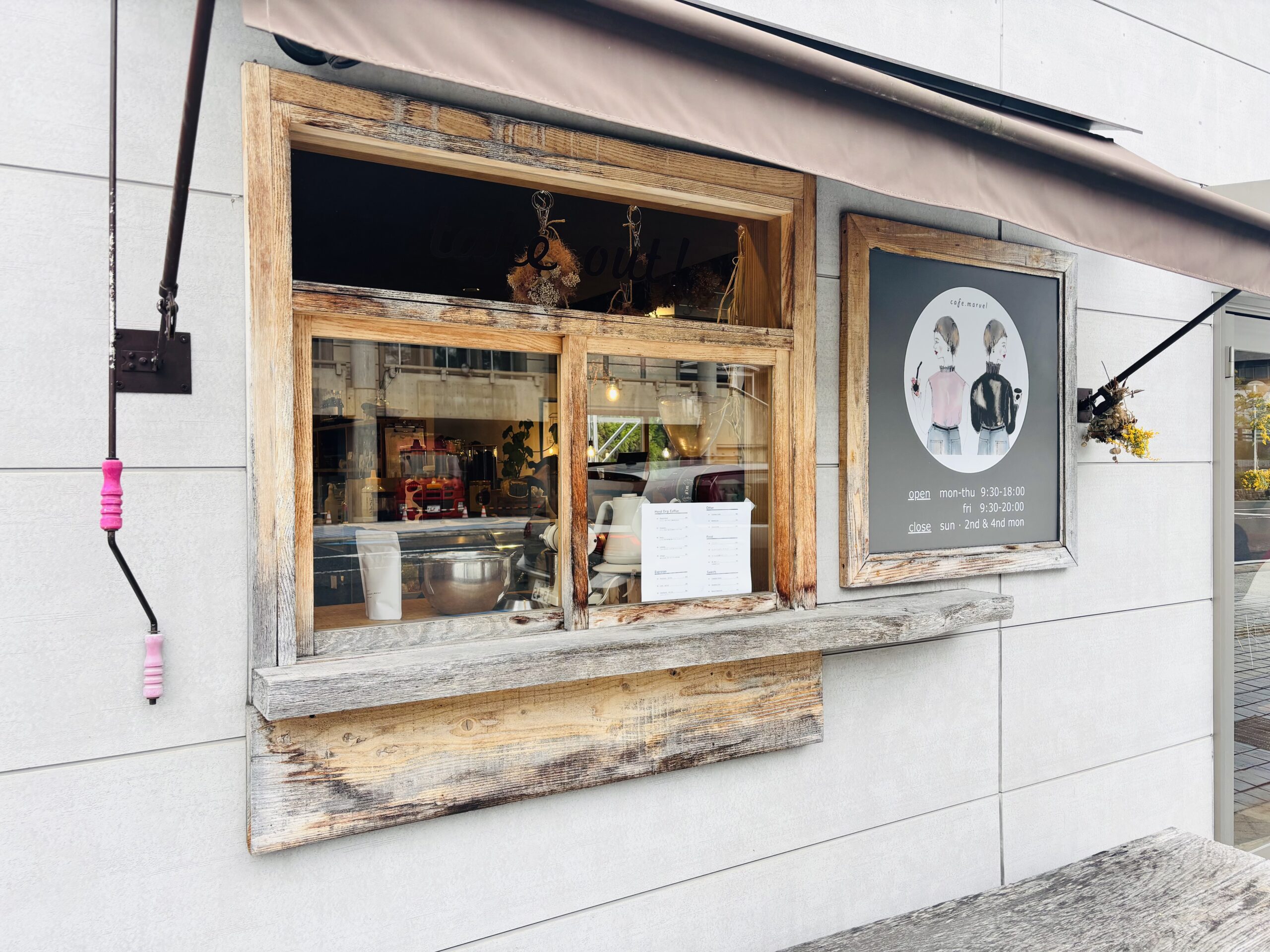 落ち着きと香りに包まれる【カフェMarvel】苺とピンクペッパーが彩る、美しすぎるチョコケーキに感動！