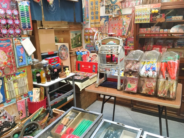 住宅地の中にある【駄菓子屋二丁目商店】で爆買いしてみませんか？