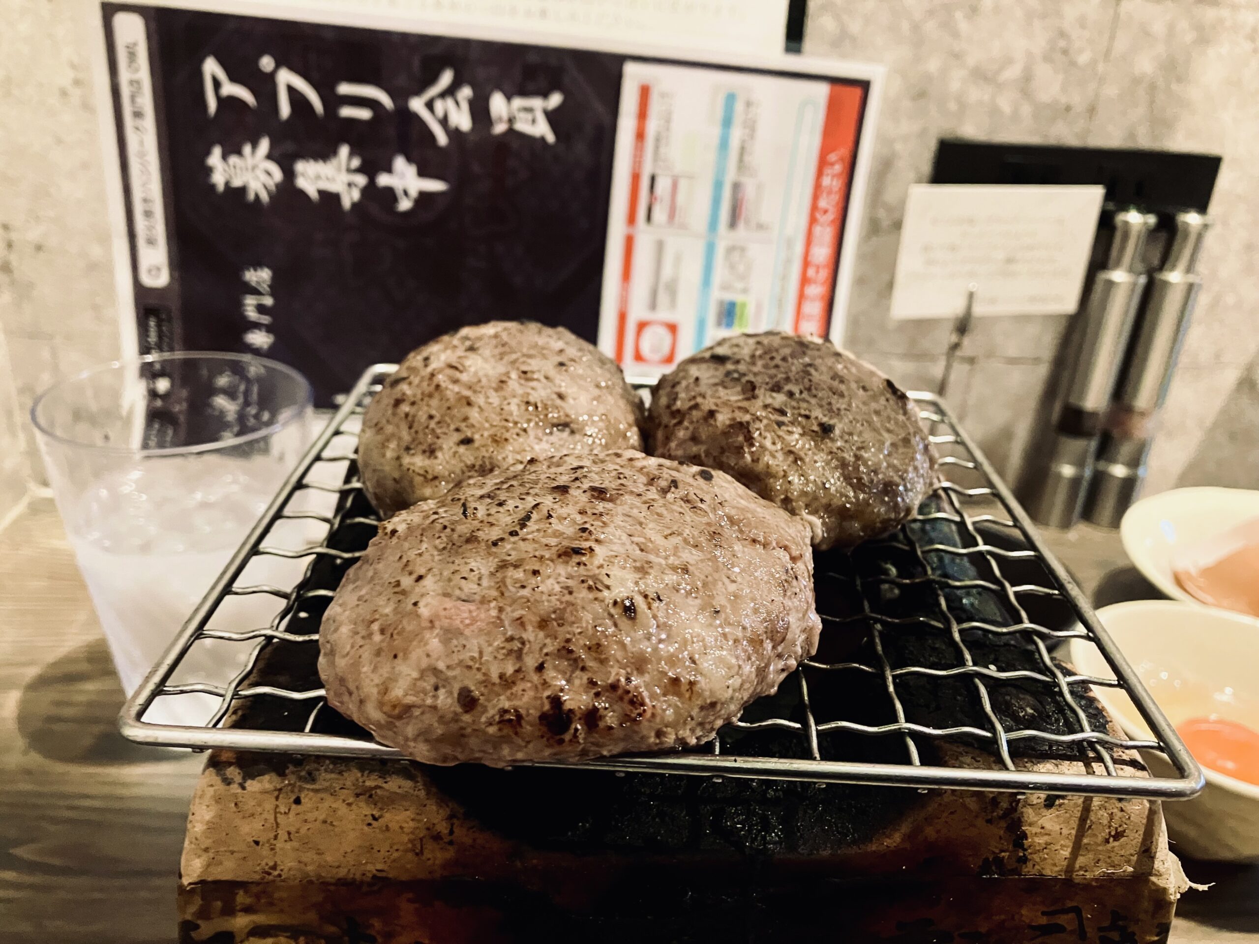 炭火焼き近江牛ハンバーグが食べれる！ご飯の漫画盛りも無料！炭火焼きハンバーグ専門店OWLを紹介！